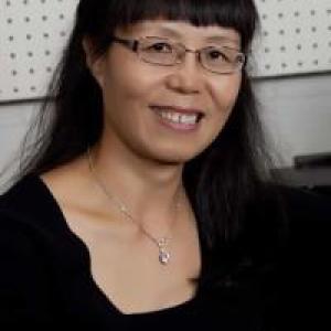 Yuling Huang-Davie headshot portrait photo 